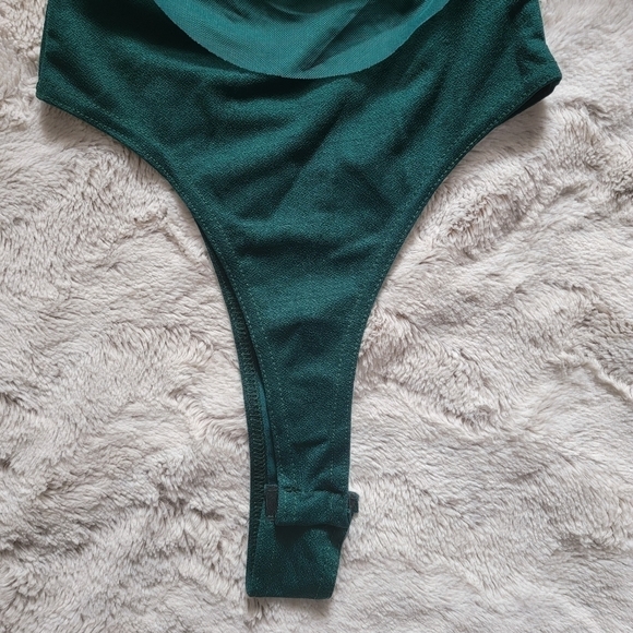 Pretty Little Thing Green Mesh Ruched Bardot Bodysuit Size 2 - Picture 8 of 14